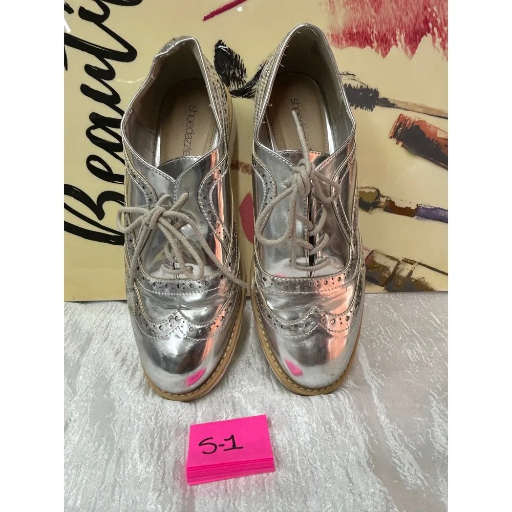 Shoedazzle Silver Metallic Brogue Oxfords Wingtip Lace Up Flats Womens 8.5